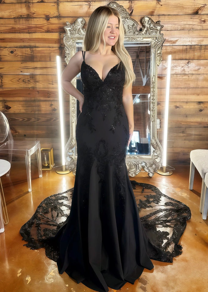 Martina | Plus Size Black and White Mermaid V Neck Wedding Dress with Long Train - White - PromDressClub