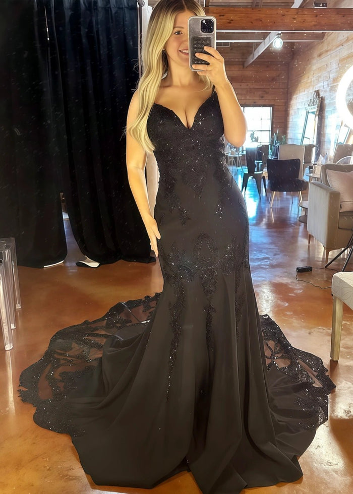 Martina | Plus Size Black and White Mermaid V Neck Wedding Dress with Long Train - White - PromDressClub