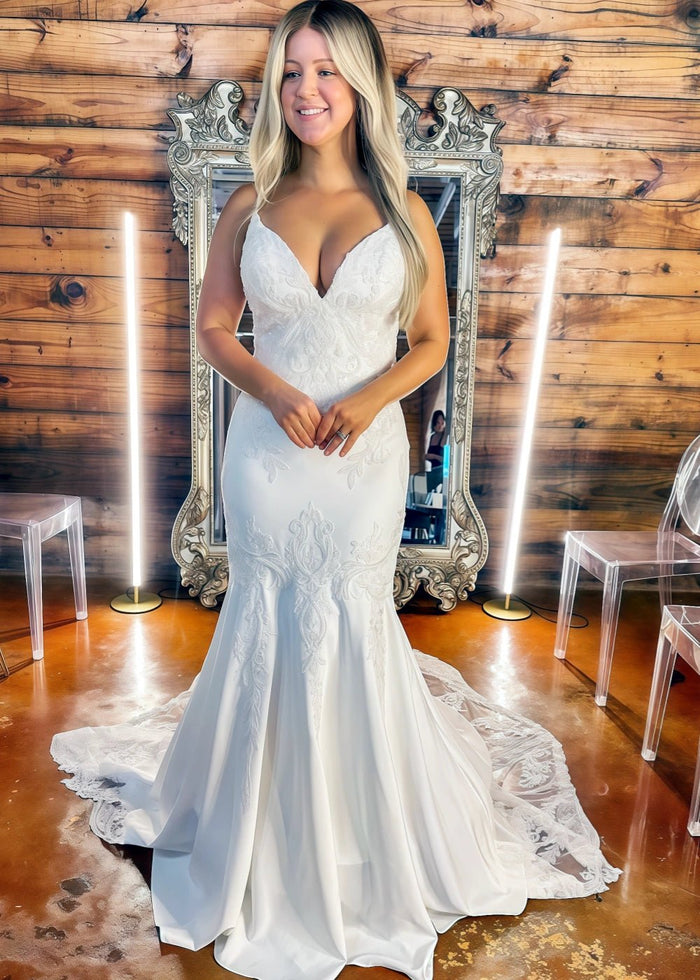 Martina | Plus Size Black and White Mermaid V Neck Wedding Dress with Long Train - White - PromDressClub