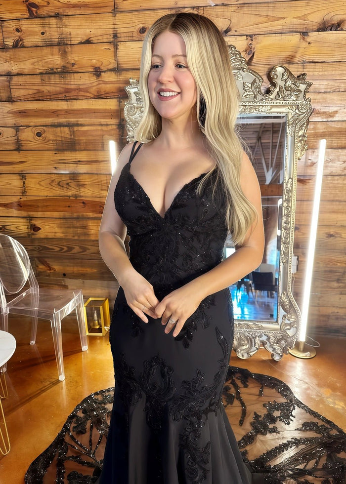 Martina | Plus Size Black and White Mermaid V Neck Wedding Dress with Long Train - White - PromDressClub